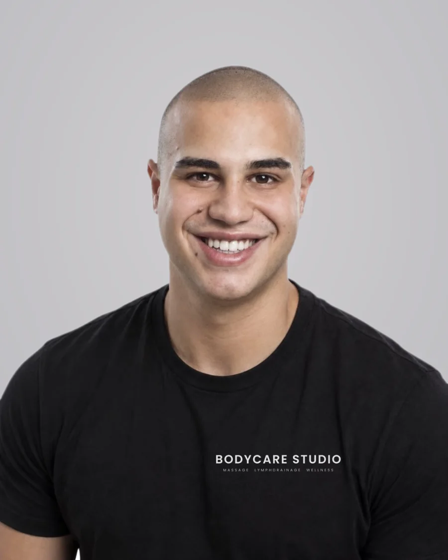 Vincenzo – medizinischer Masseur im BodyCare Studio Ulm, spricht Deutsch, Englisch und Schweizerdeutsch